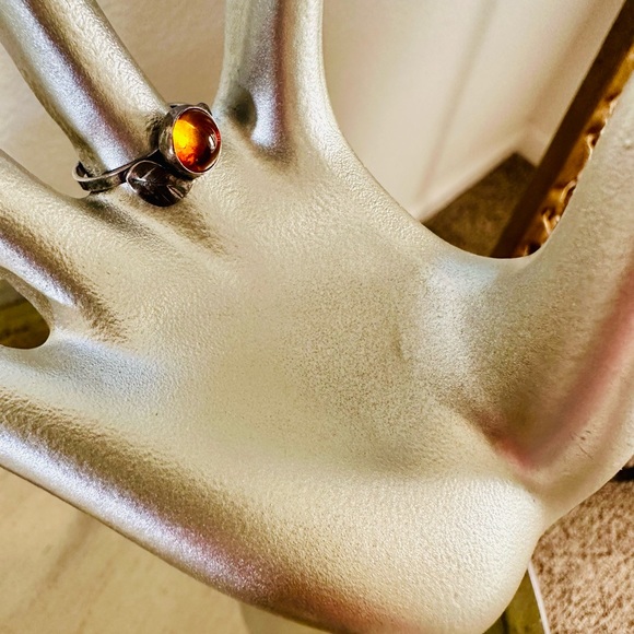 Vintage Silver Amber Leaf Ring - Picture 10 of 15